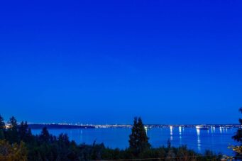 STUNNING CUSTOM HOME IN PRESTIGIOUS WEST BAY - 3395 Thompson Crescent