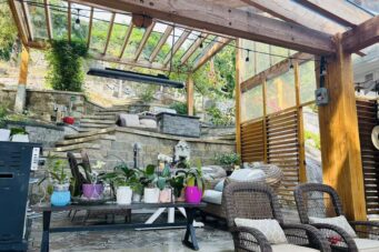 STUNNING CUSTOM HOME IN PRESTIGIOUS WEST BAY - 3395 Thompson Crescent