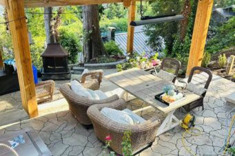 STUNNING CUSTOM HOME IN PRESTIGIOUS WEST BAY - 3395 Thompson Crescent