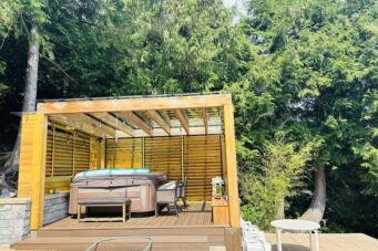 STUNNING CUSTOM HOME IN PRESTIGIOUS WEST BAY - 3395 Thompson Crescent