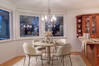STUNNING CUSTOM HOME IN PRESTIGIOUS WEST BAY - 3395 Thompson Crescent