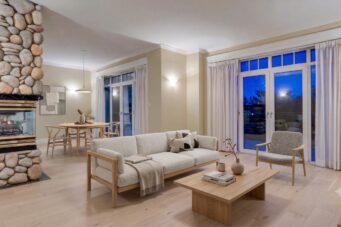 STUNNING CUSTOM HOME IN PRESTIGIOUS WEST BAY - 3395 Thompson Crescent