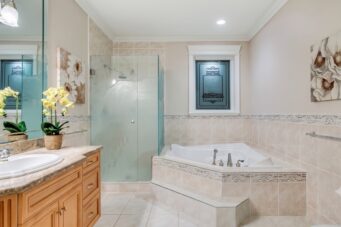 STUNNING CUSTOM HOME IN PRESTIGIOUS WEST BAY - 3395 Thompson Crescent