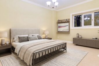 STUNNING CUSTOM HOME IN PRESTIGIOUS WEST BAY - 3395 Thompson Crescent