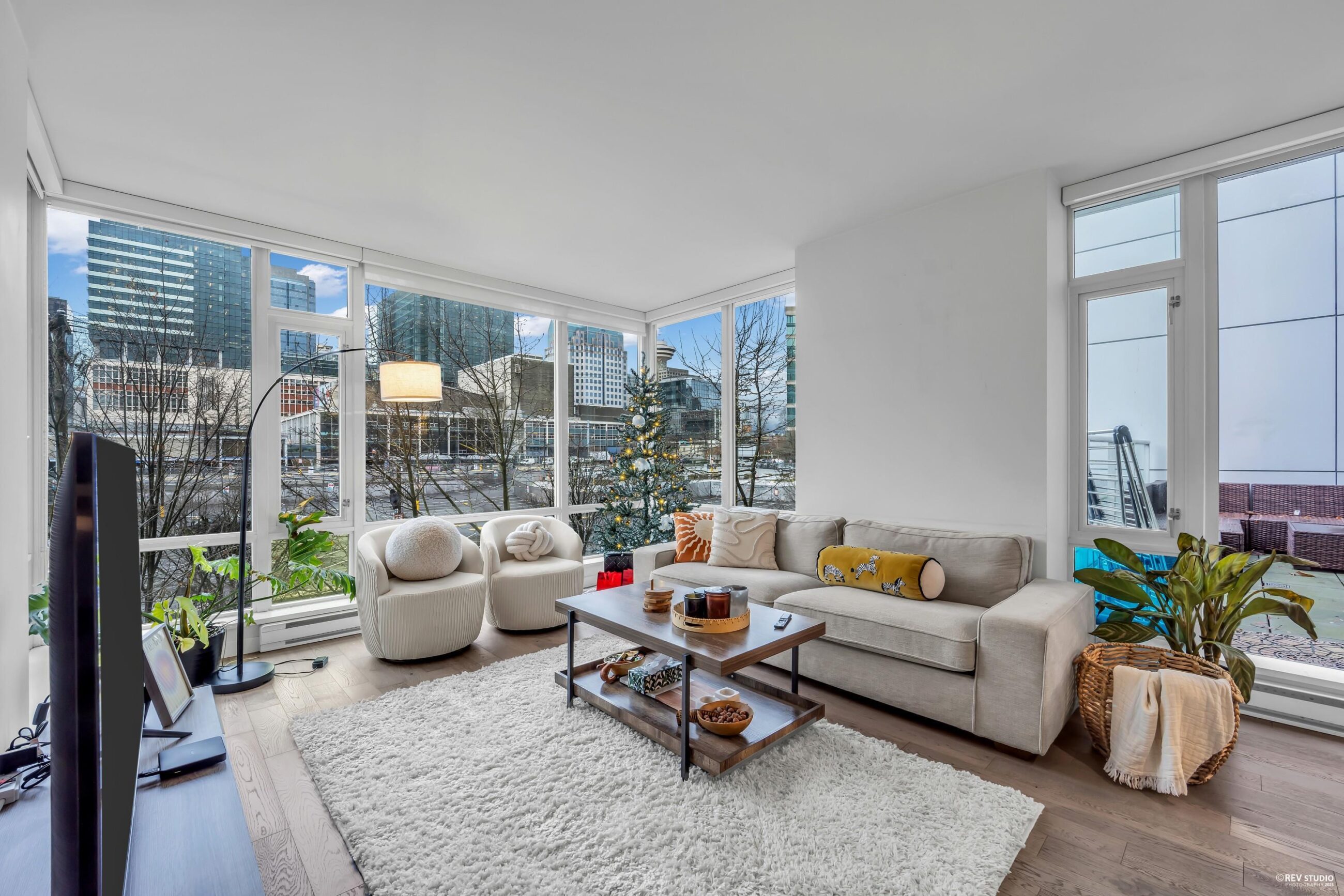 BEAUTIFUL COSMOS APARTMENT BY CONCORD PACIFIC – 309 161 W Georgia Street, Vancouver