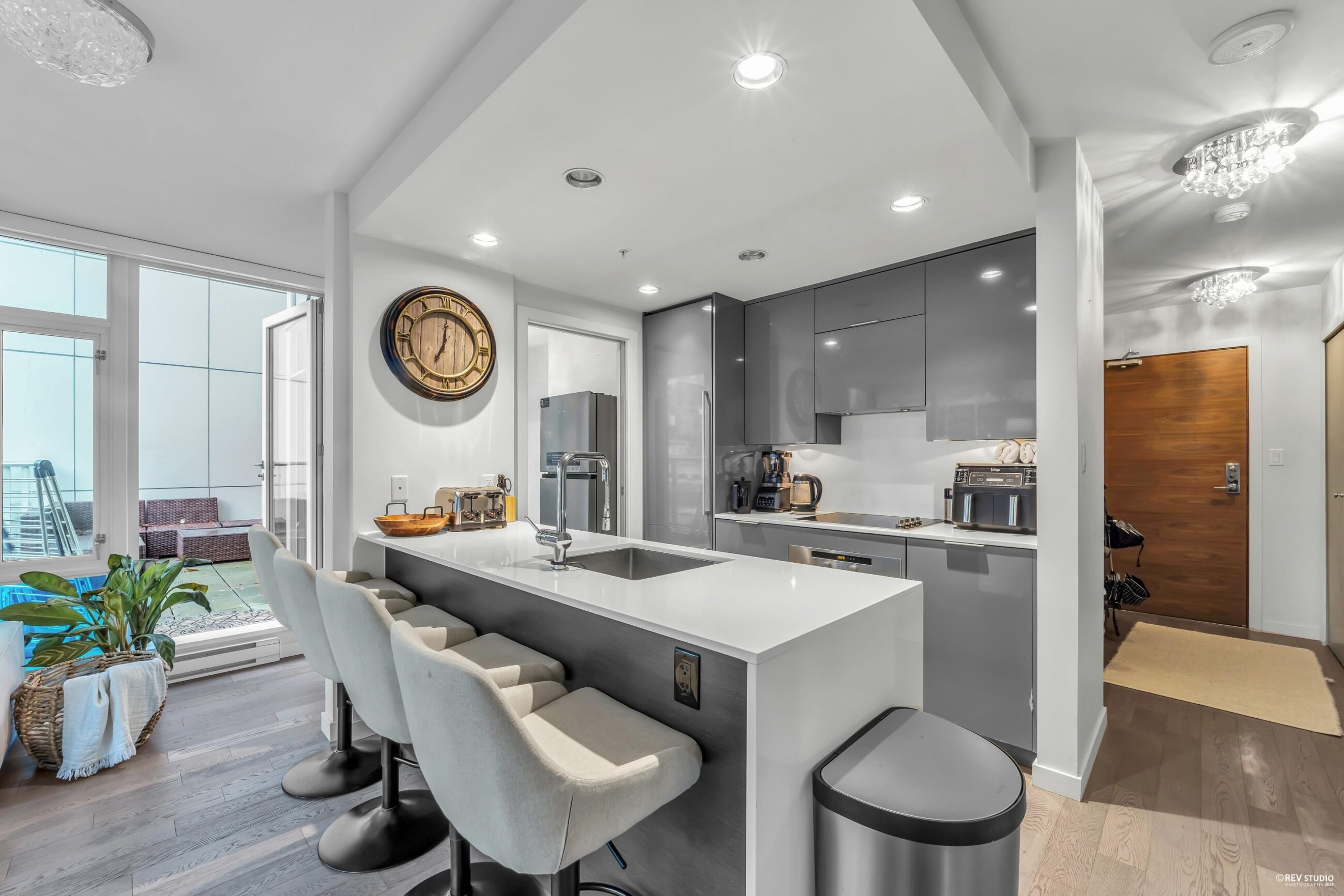 BEAUTIFUL COSMOS APARTMENT BY CONCORD PACIFIC  - 309 161 W Georgia Street, Vancouver