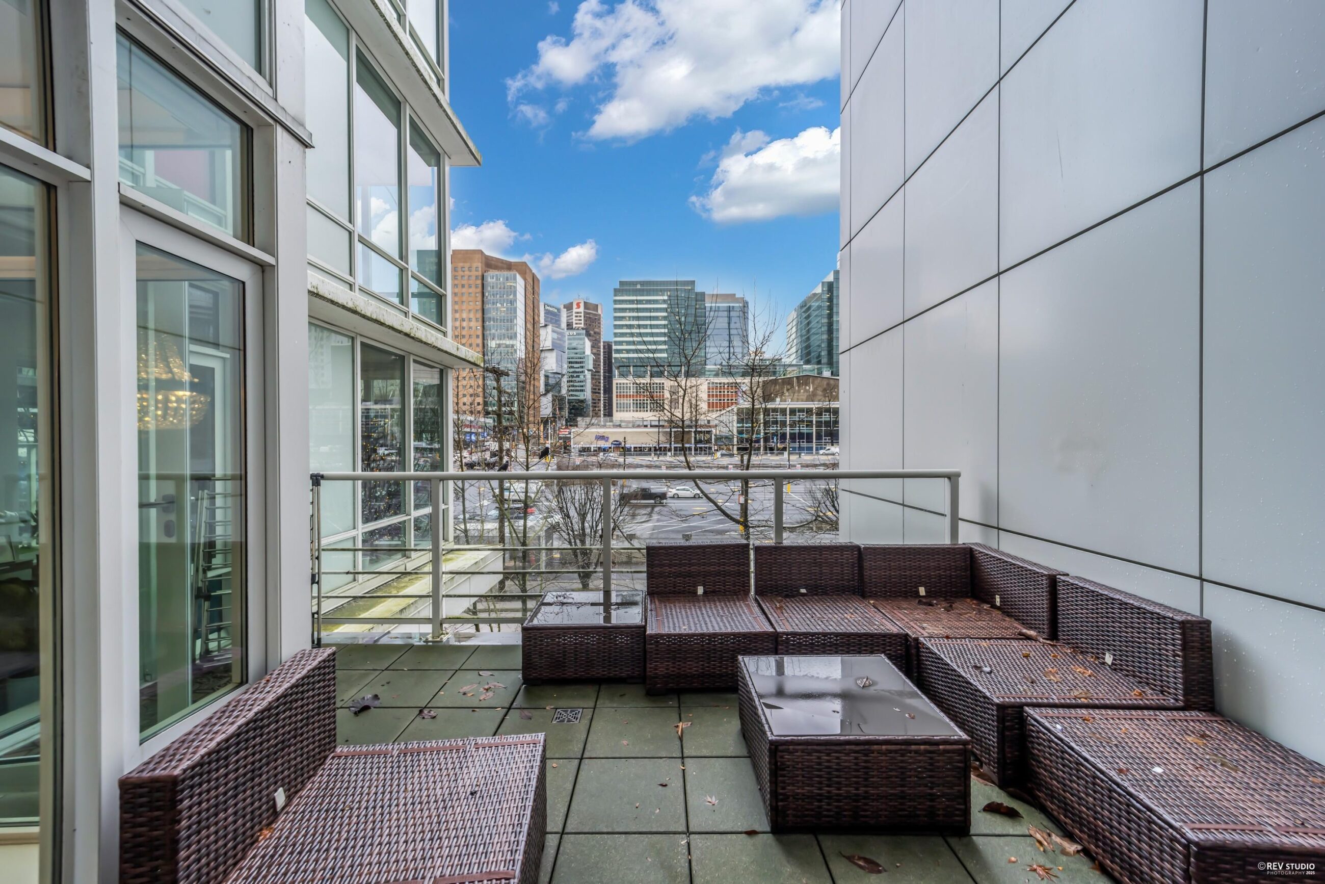 BEAUTIFUL COSMOS APARTMENT BY CONCORD PACIFIC  - 309 161 W Georgia Street, Vancouver