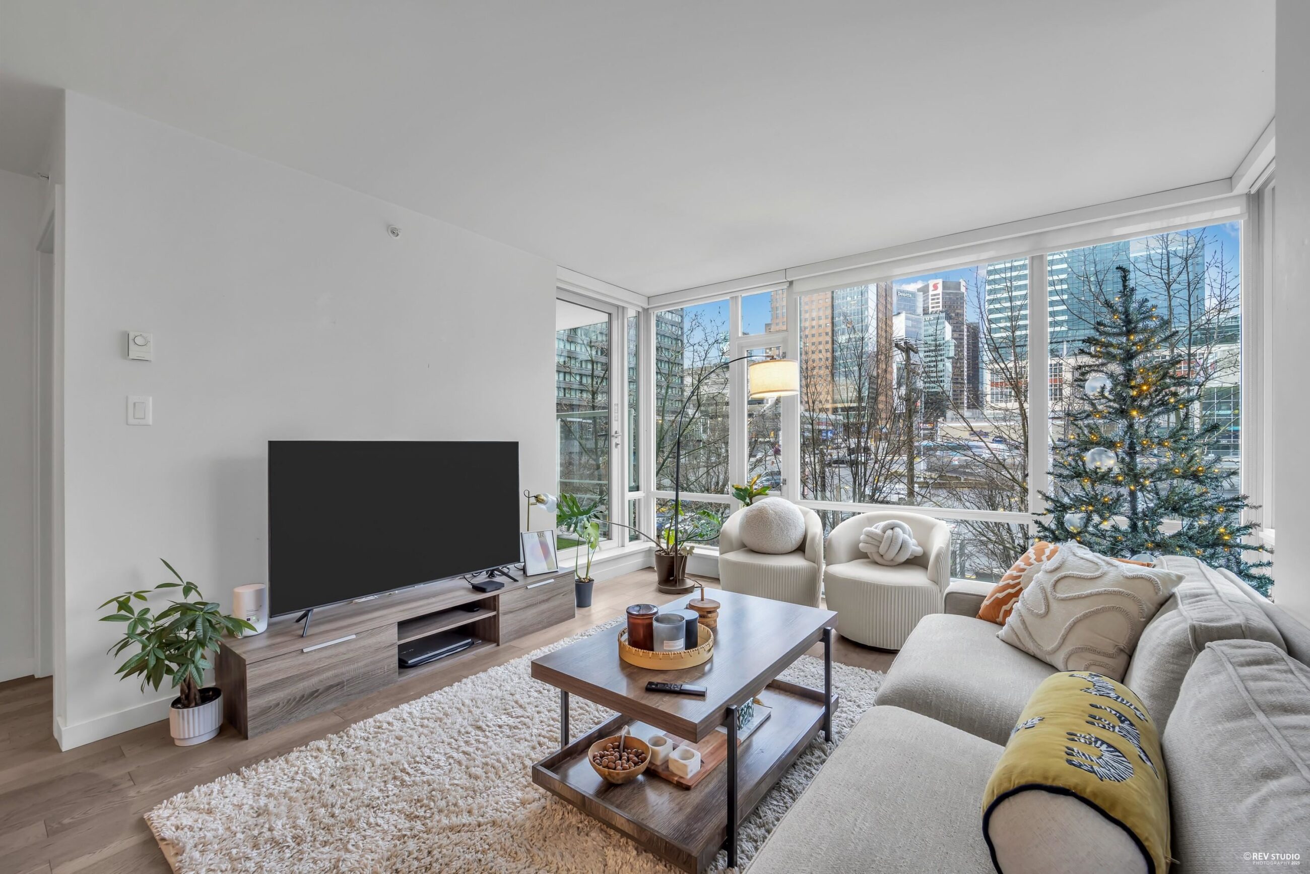 BEAUTIFUL COSMOS APARTMENT BY CONCORD PACIFIC  - 309 161 W Georgia Street, Vancouver