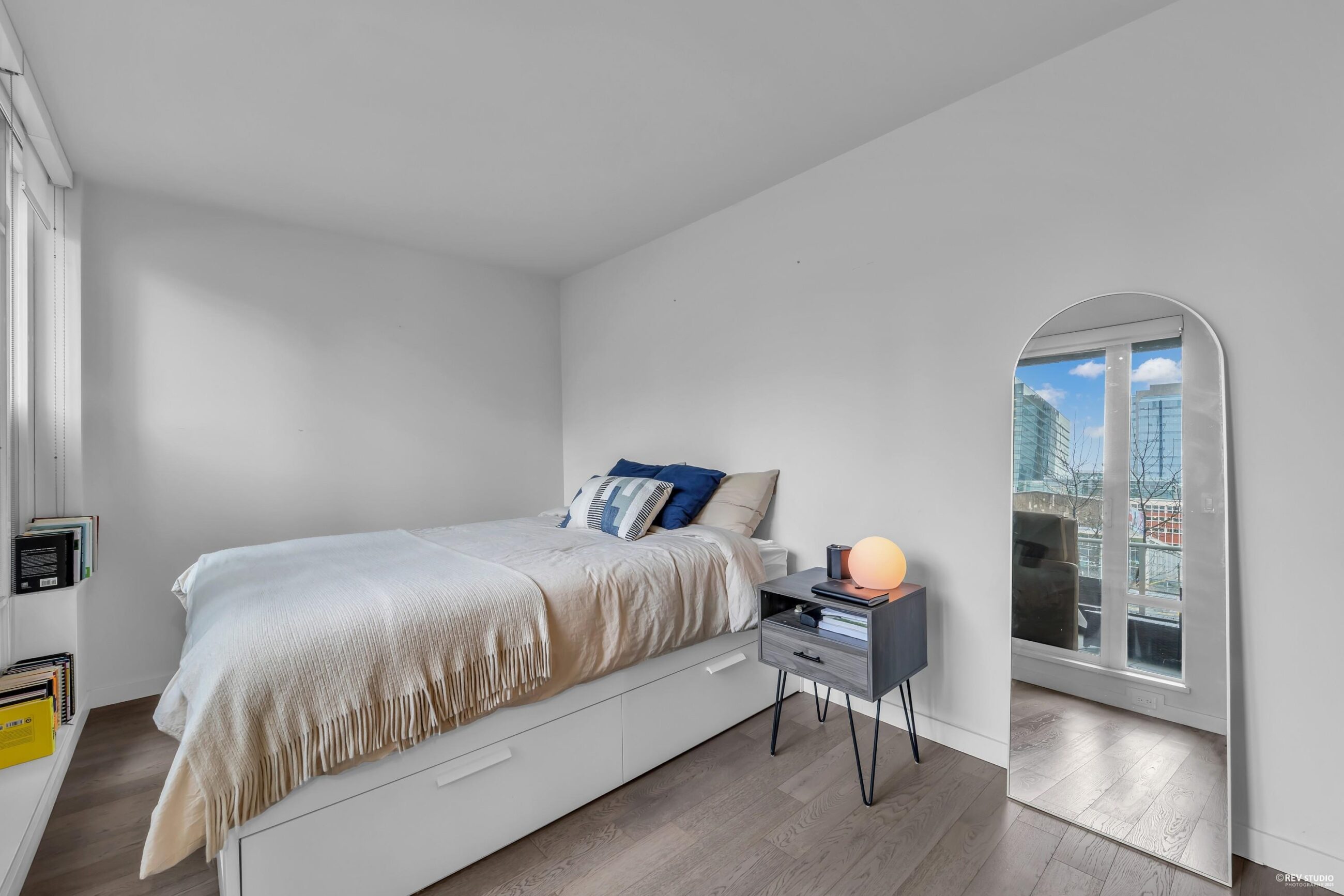 BEAUTIFUL COSMOS APARTMENT BY CONCORD PACIFIC  - 309 161 W Georgia Street, Vancouver