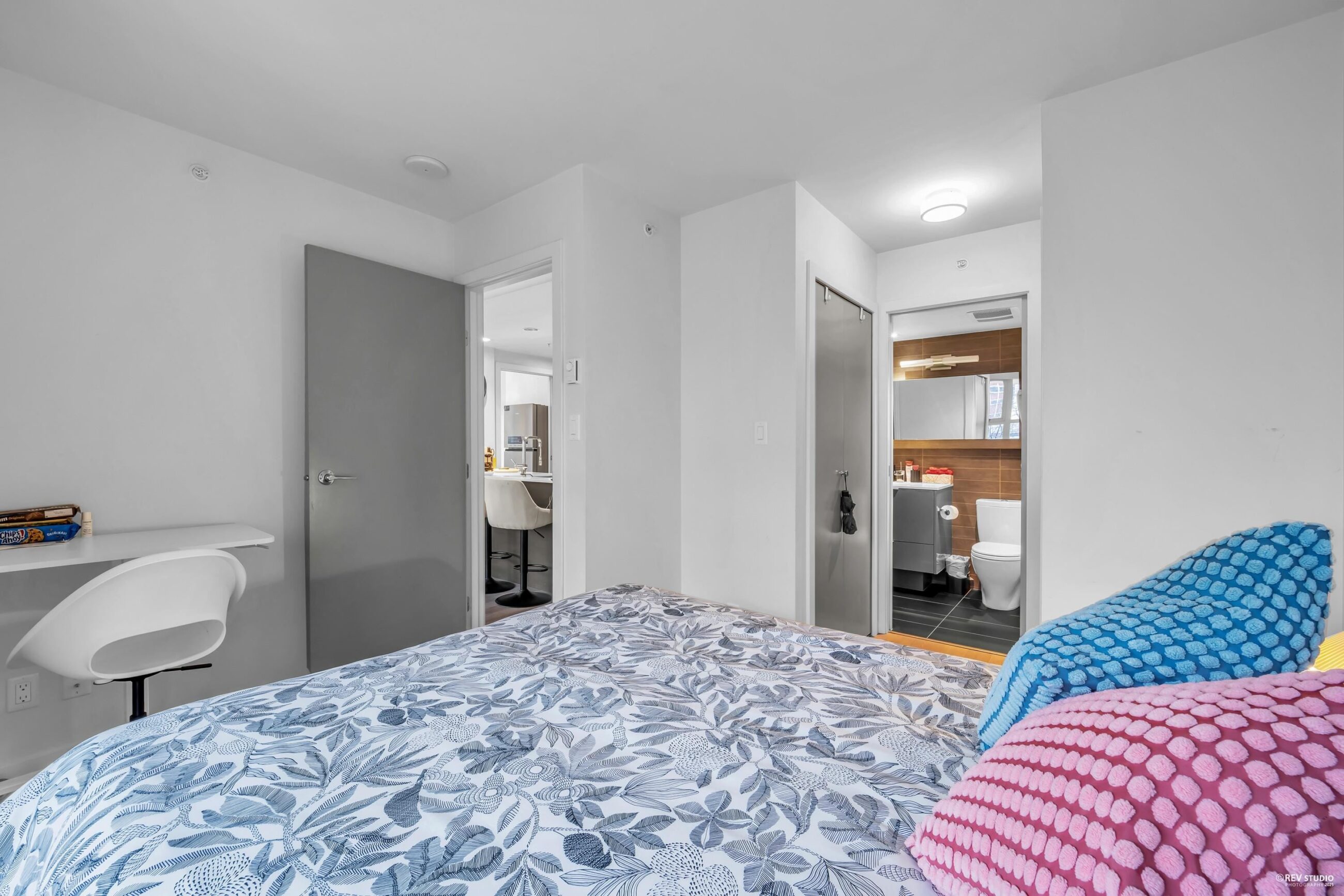 BEAUTIFUL COSMOS APARTMENT BY CONCORD PACIFIC  - 309 161 W Georgia Street, Vancouver