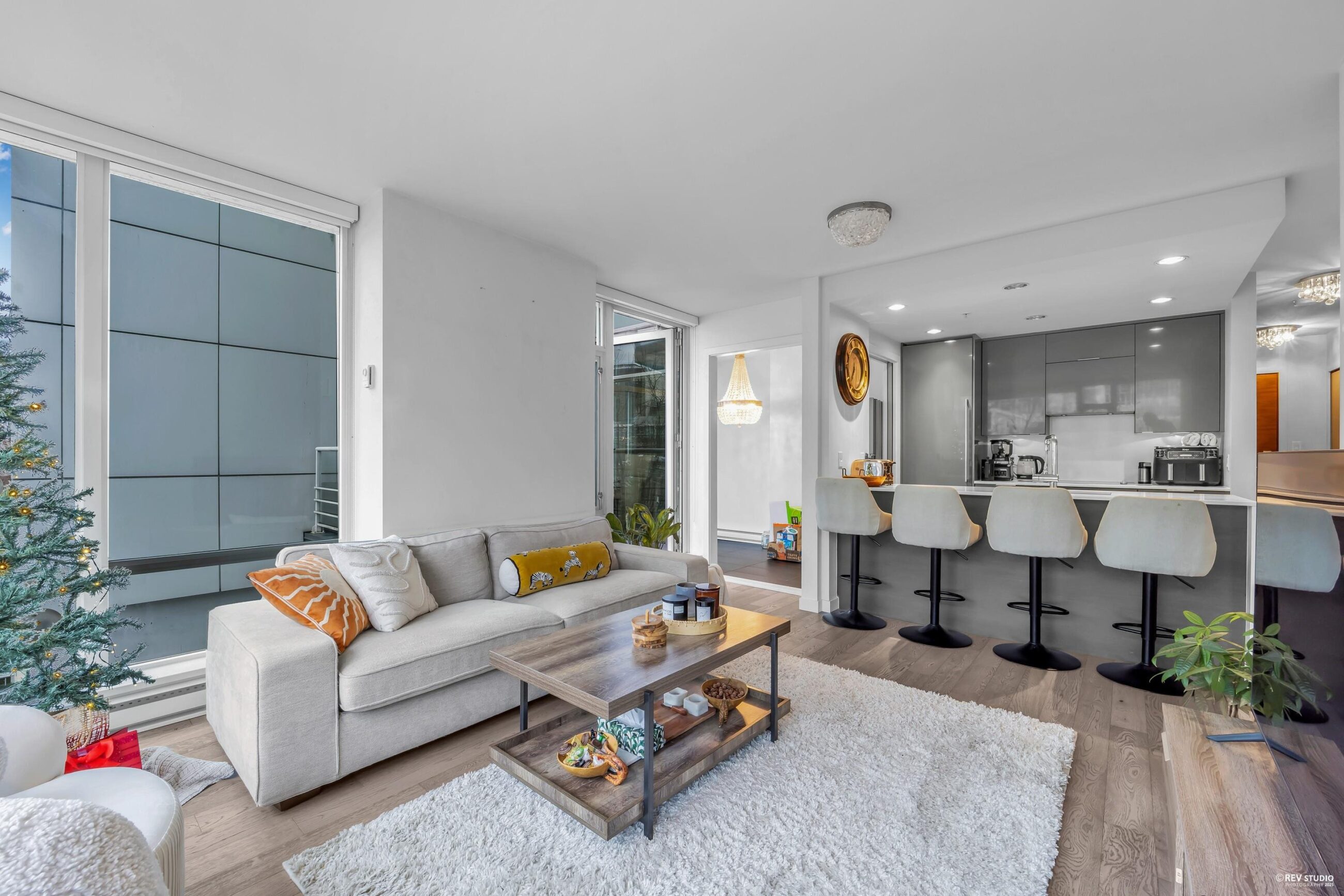 BEAUTIFUL COSMOS APARTMENT BY CONCORD PACIFIC  - 309 161 W Georgia Street, Vancouver