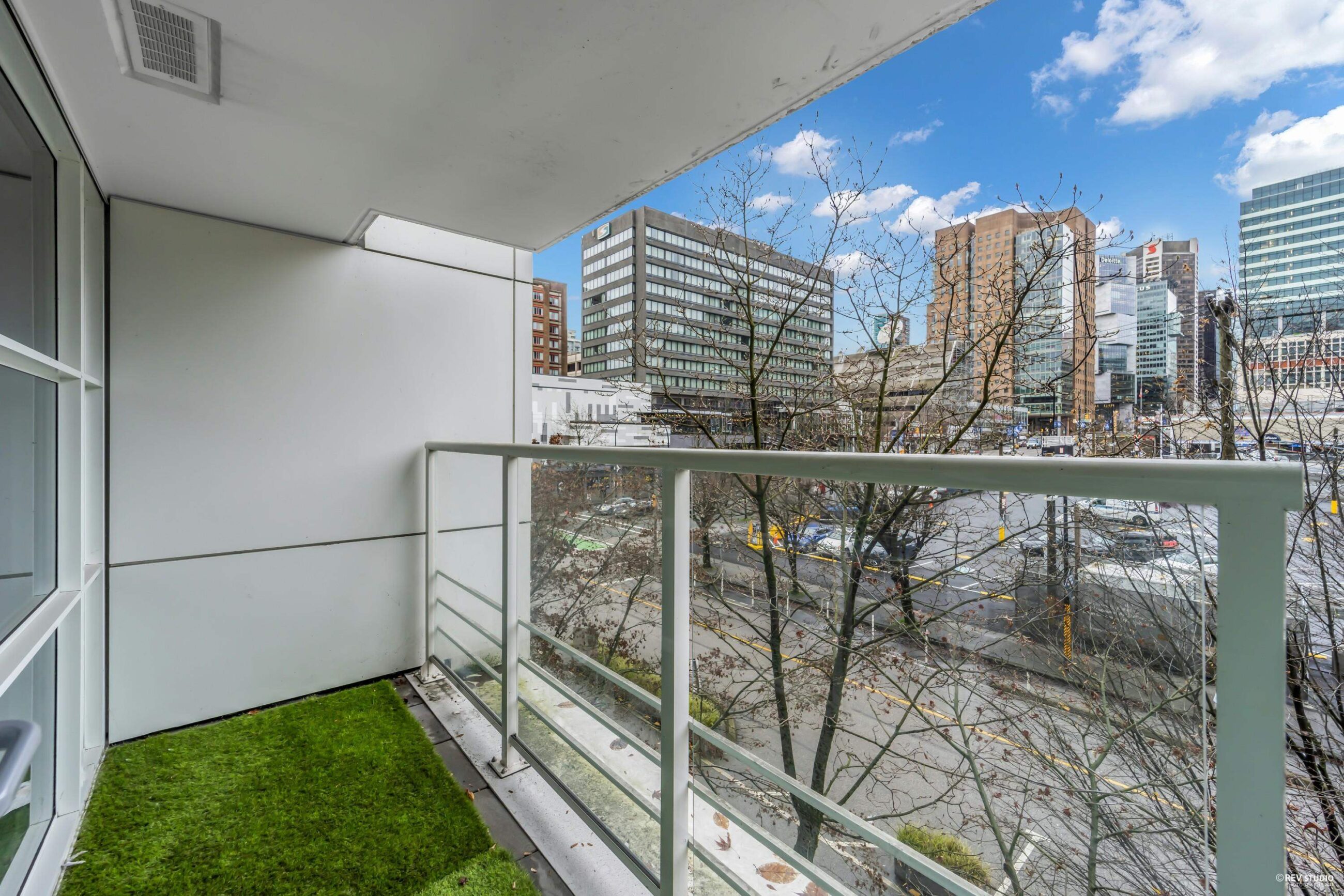 BEAUTIFUL COSMOS APARTMENT BY CONCORD PACIFIC  - 309 161 W Georgia Street, Vancouver