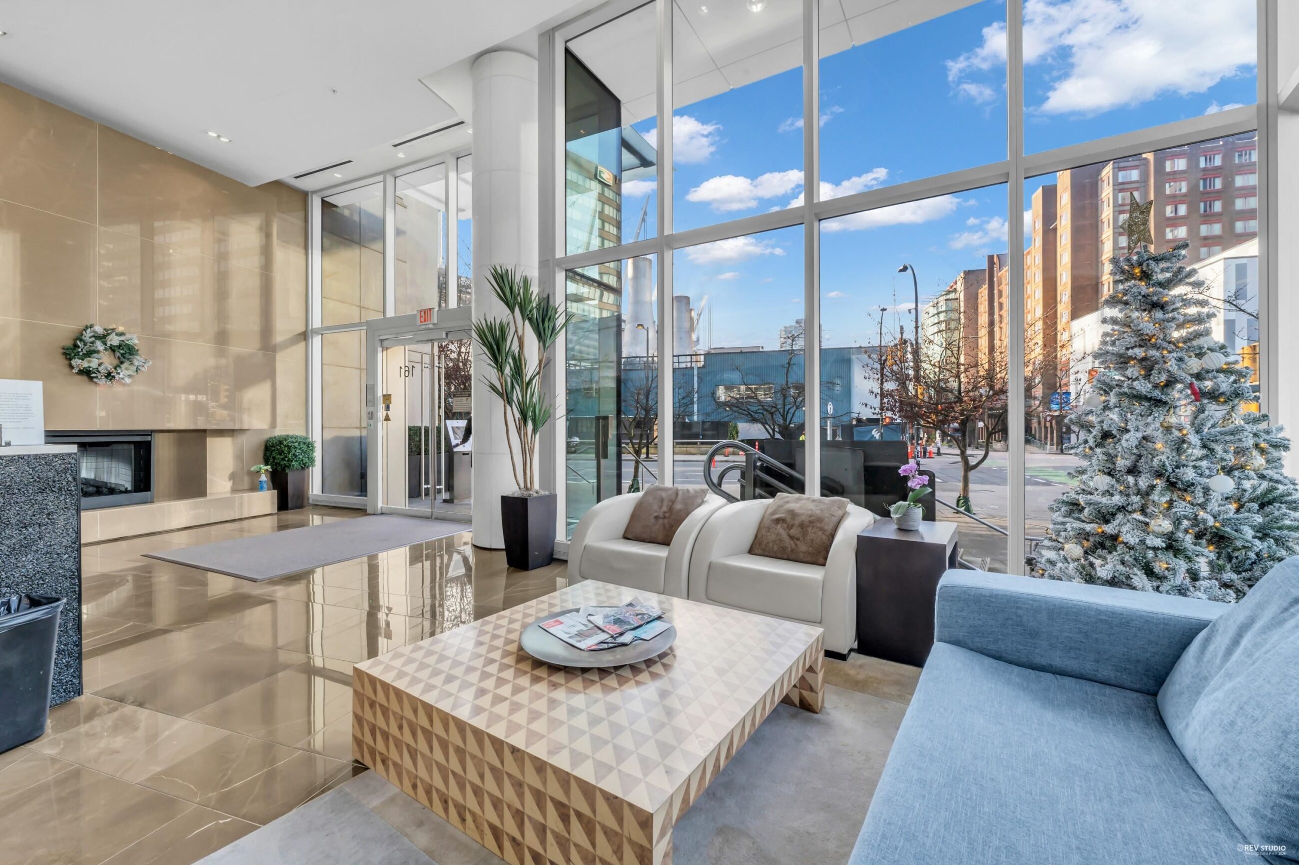 BEAUTIFUL COSMOS APARTMENT BY CONCORD PACIFIC  - 309 161 W Georgia Street, Vancouver