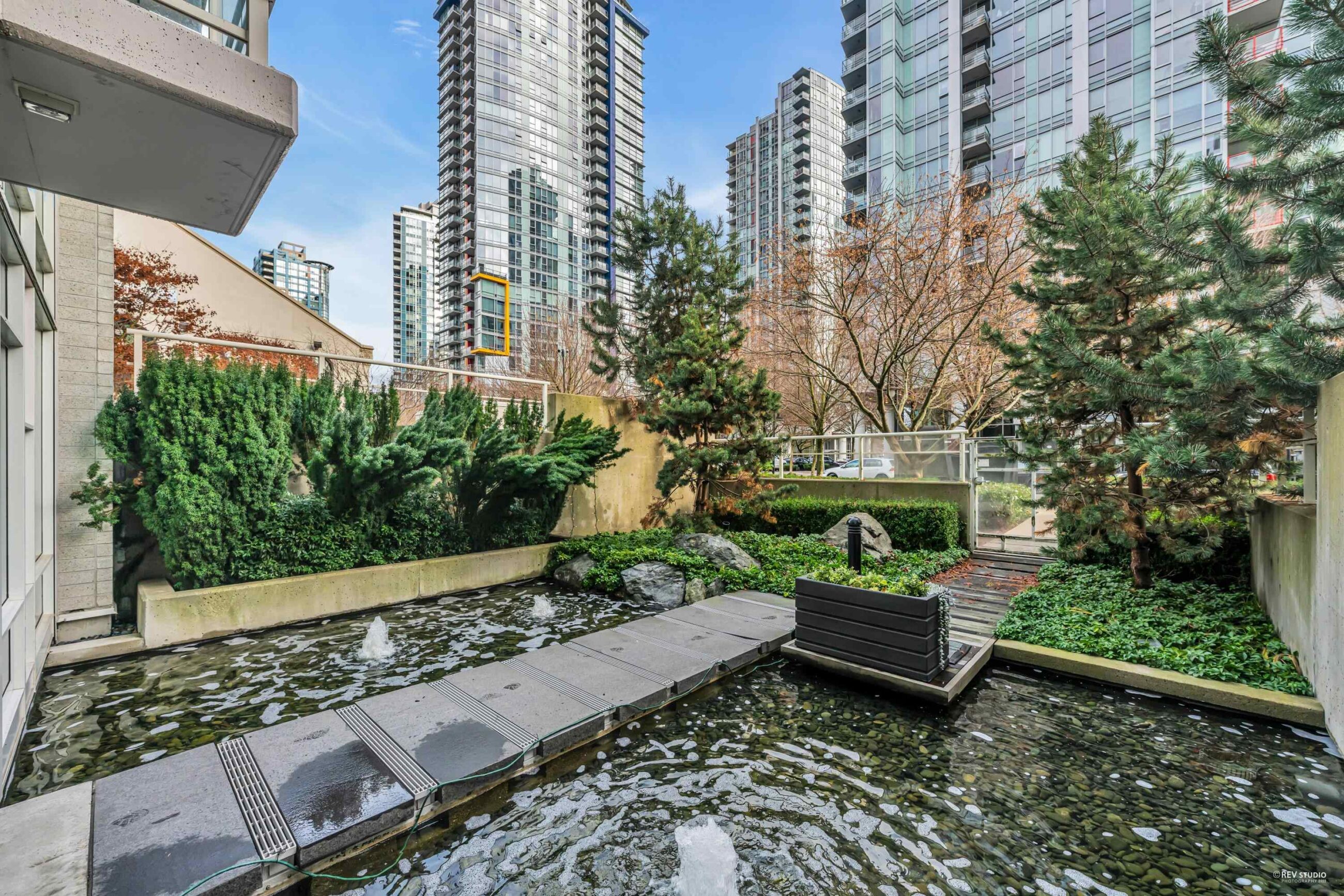 BEAUTIFUL COSMOS APARTMENT BY CONCORD PACIFIC  - 309 161 W Georgia Street, Vancouver