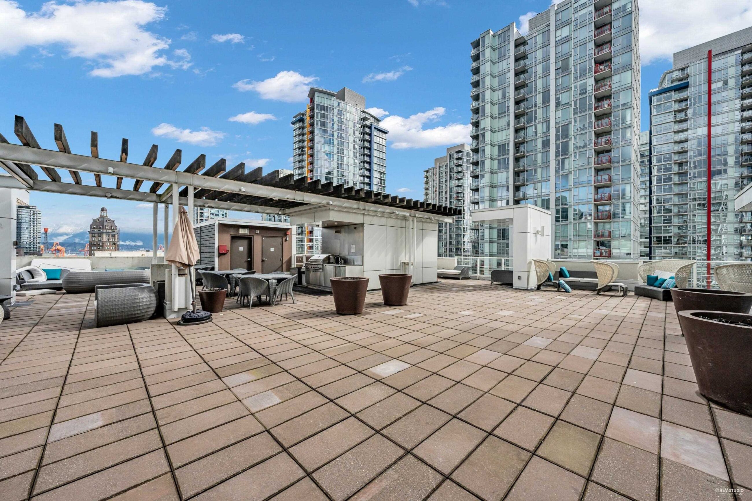 BEAUTIFUL COSMOS APARTMENT BY CONCORD PACIFIC  - 309 161 W Georgia Street, Vancouver