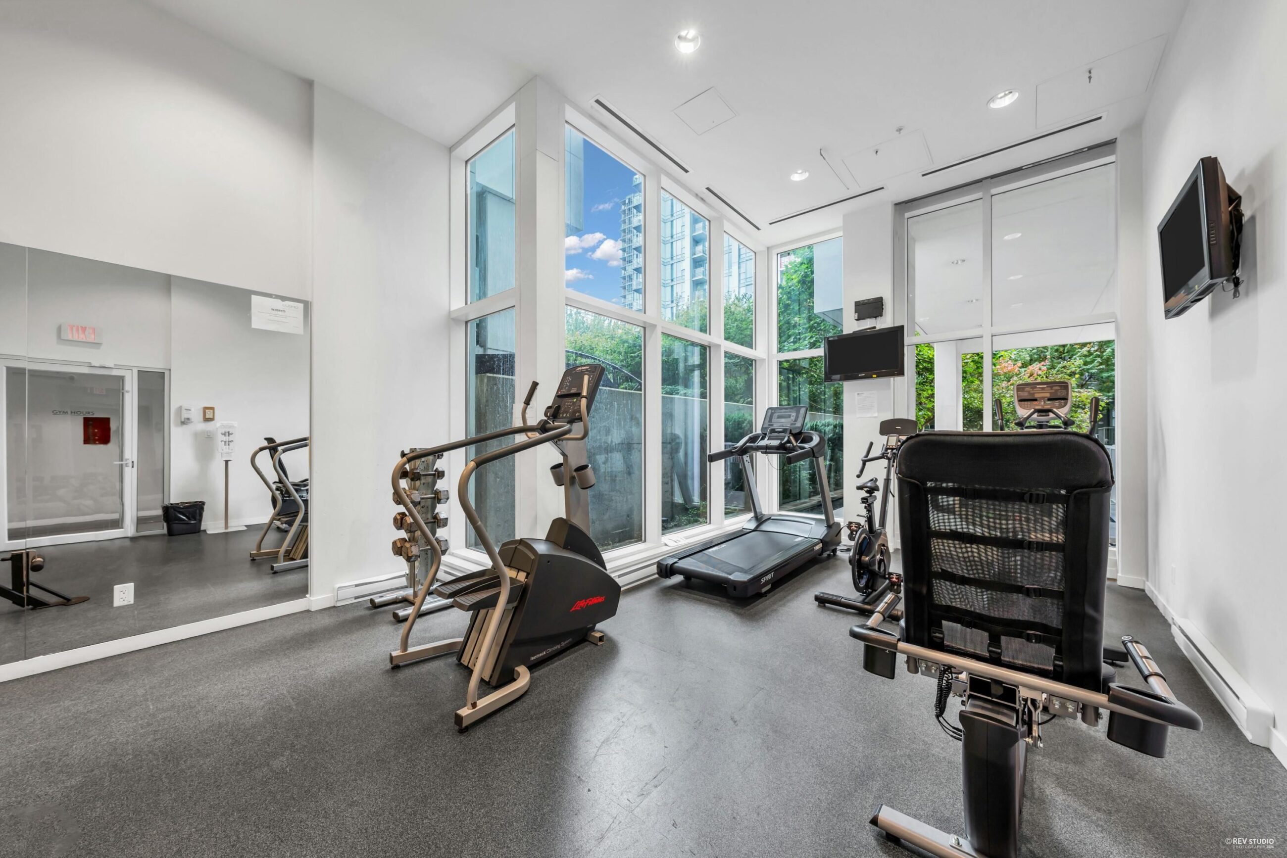 BEAUTIFUL COSMOS APARTMENT BY CONCORD PACIFIC  - 309 161 W Georgia Street, Vancouver