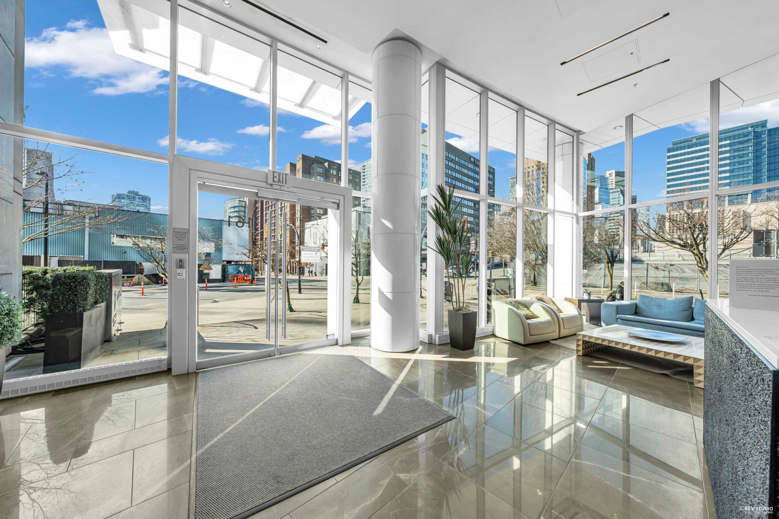 BEAUTIFUL COSMOS APARTMENT BY CONCORD PACIFIC  - 309 161 W Georgia Street, Vancouver