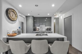 BEAUTIFUL COSMOS APARTMENT BY CONCORD PACIFIC  - 309 161 W Georgia Street, Vancouver