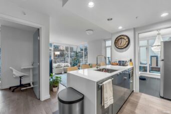 BEAUTIFUL COSMOS APARTMENT BY CONCORD PACIFIC  - 309 161 W Georgia Street, Vancouver