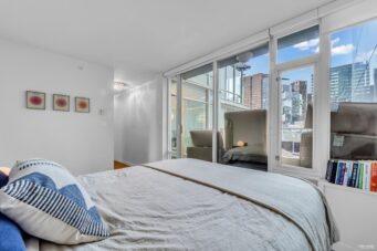 BEAUTIFUL COSMOS APARTMENT BY CONCORD PACIFIC  - 309 161 W Georgia Street, Vancouver