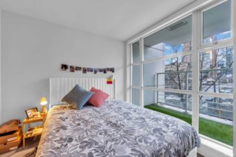BEAUTIFUL COSMOS APARTMENT BY CONCORD PACIFIC  - 309 161 W Georgia Street, Vancouver