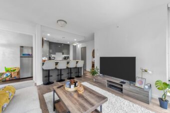 BEAUTIFUL COSMOS APARTMENT BY CONCORD PACIFIC  - 309 161 W Georgia Street, Vancouver