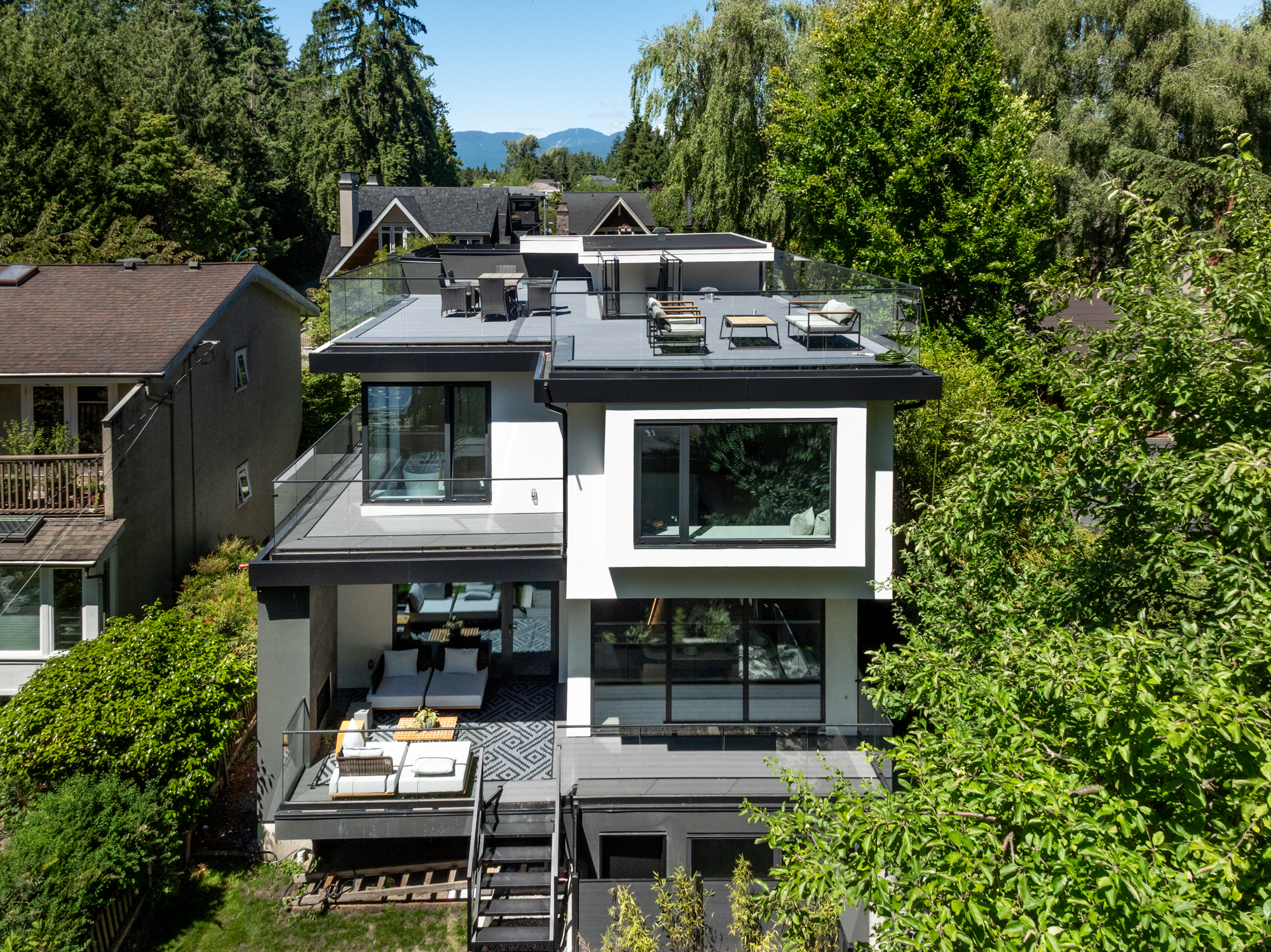 NEWLY BUILT ARCHITECTURAL RESIDENCE IN THE HEART OF DUNBAR - 4090 W 31st Avenue