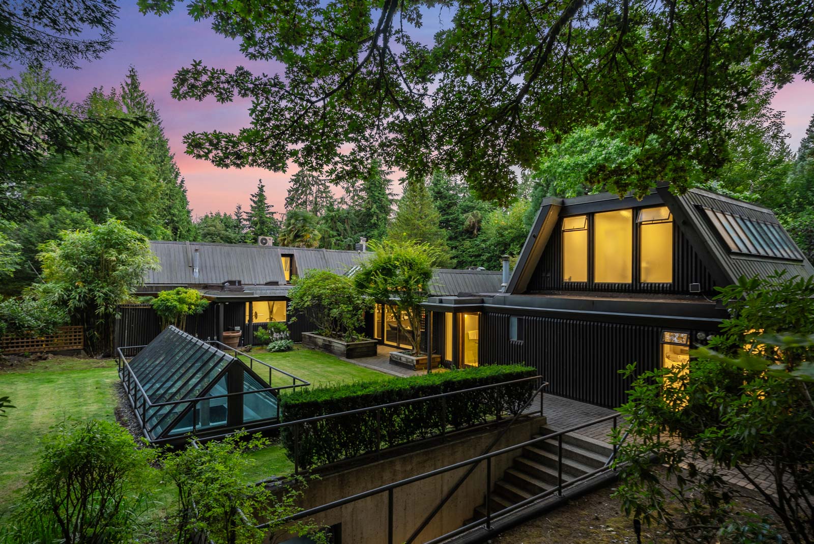 WEST COAST MODERN RESIDENCE IN SENTINEL HILL - Arthur Erickson Residence