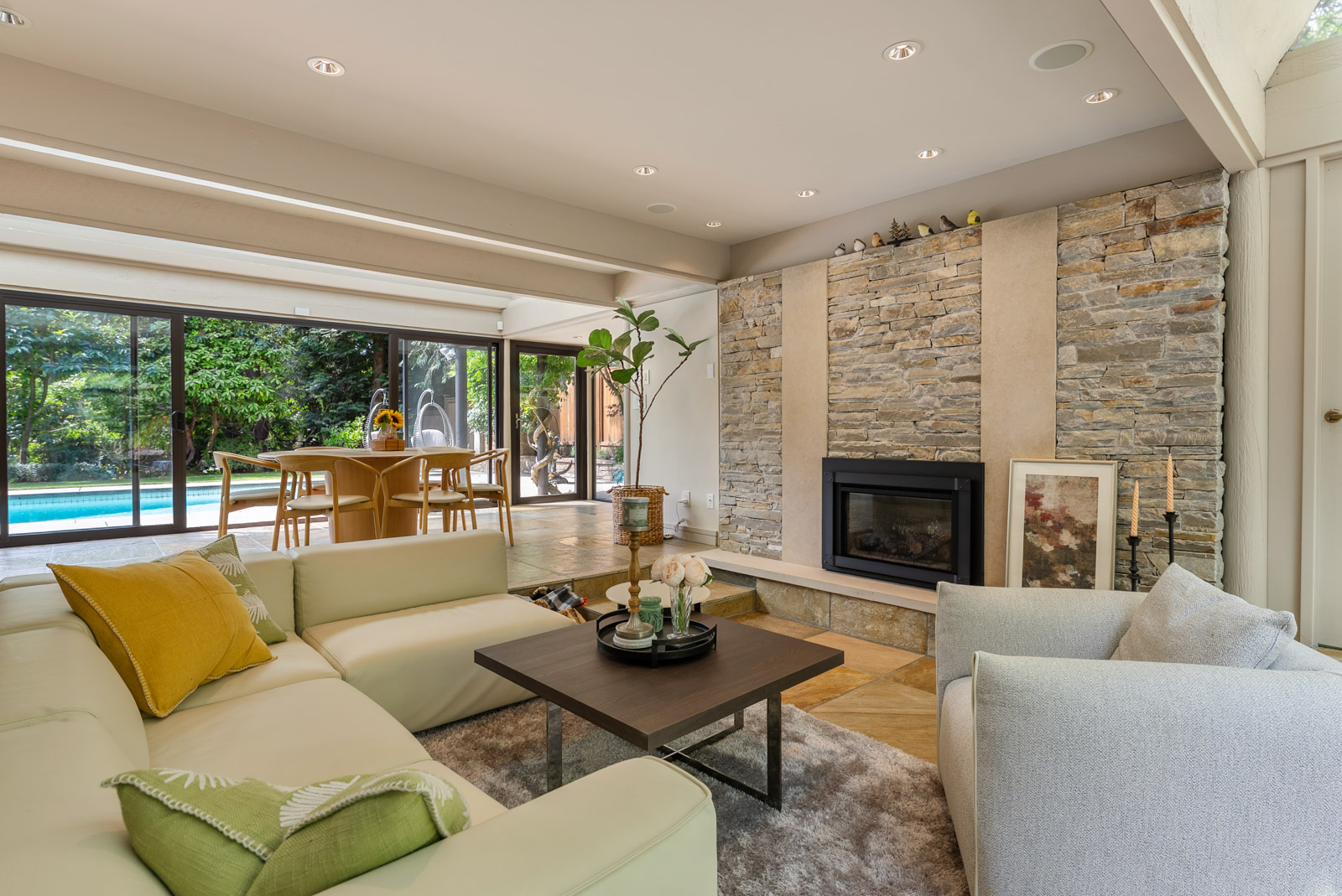 WEST COAST MODERN RESIDENCE IN SENTINEL HILL - Arthur Erickson Residence