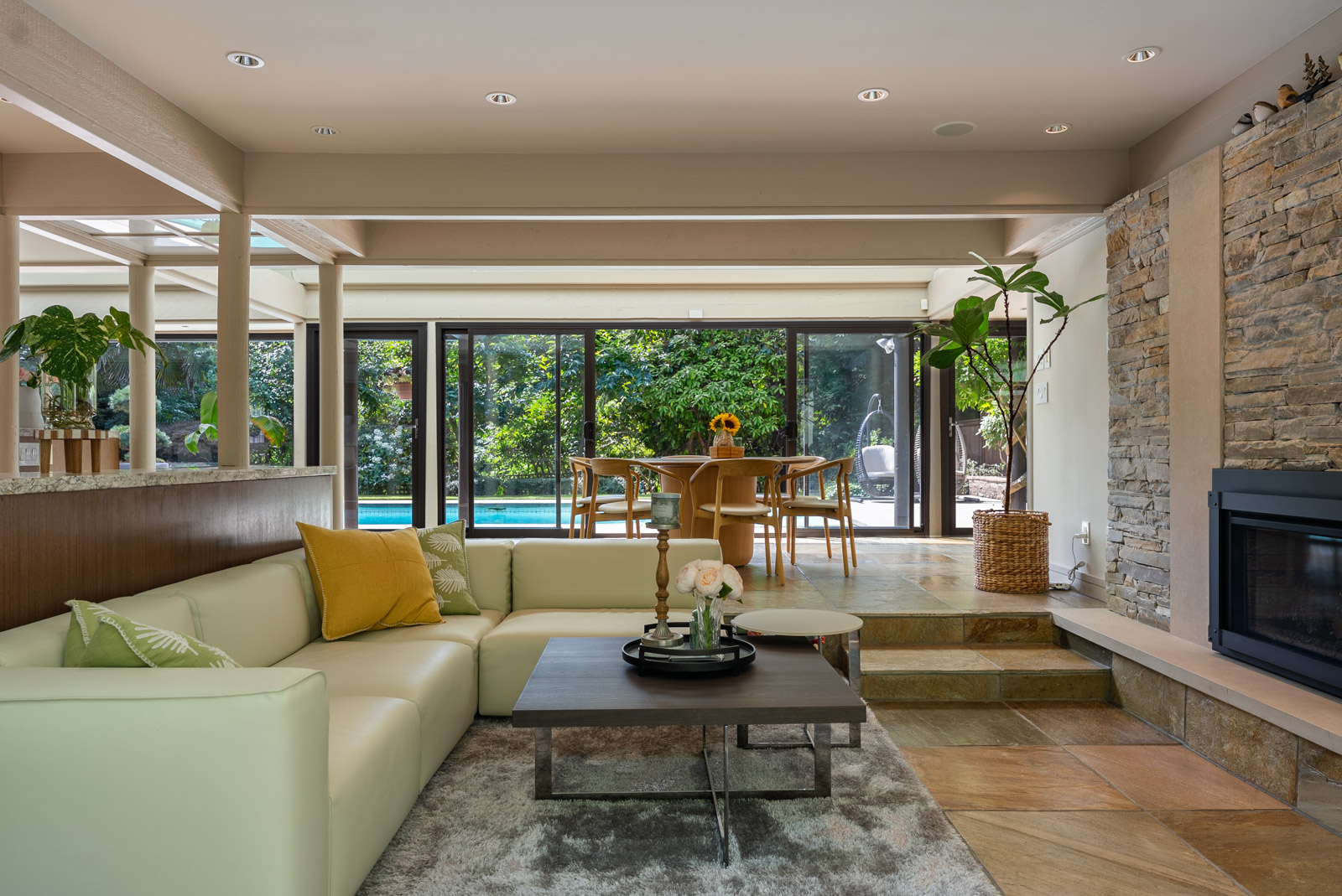 WEST COAST MODERN RESIDENCE IN SENTINEL HILL - Arthur Erickson Residence