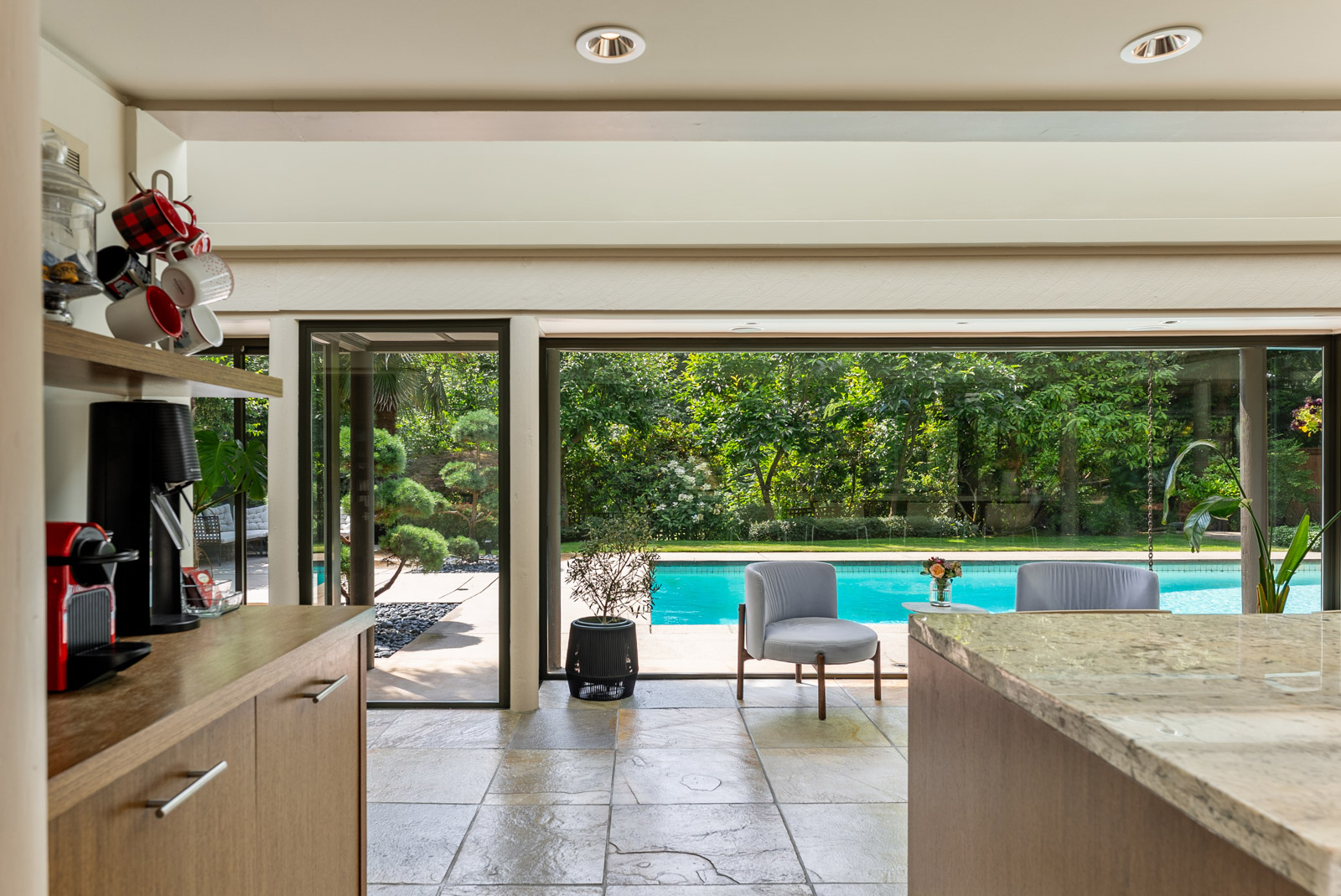 WEST COAST MODERN RESIDENCE IN SENTINEL HILL - Arthur Erickson Residence