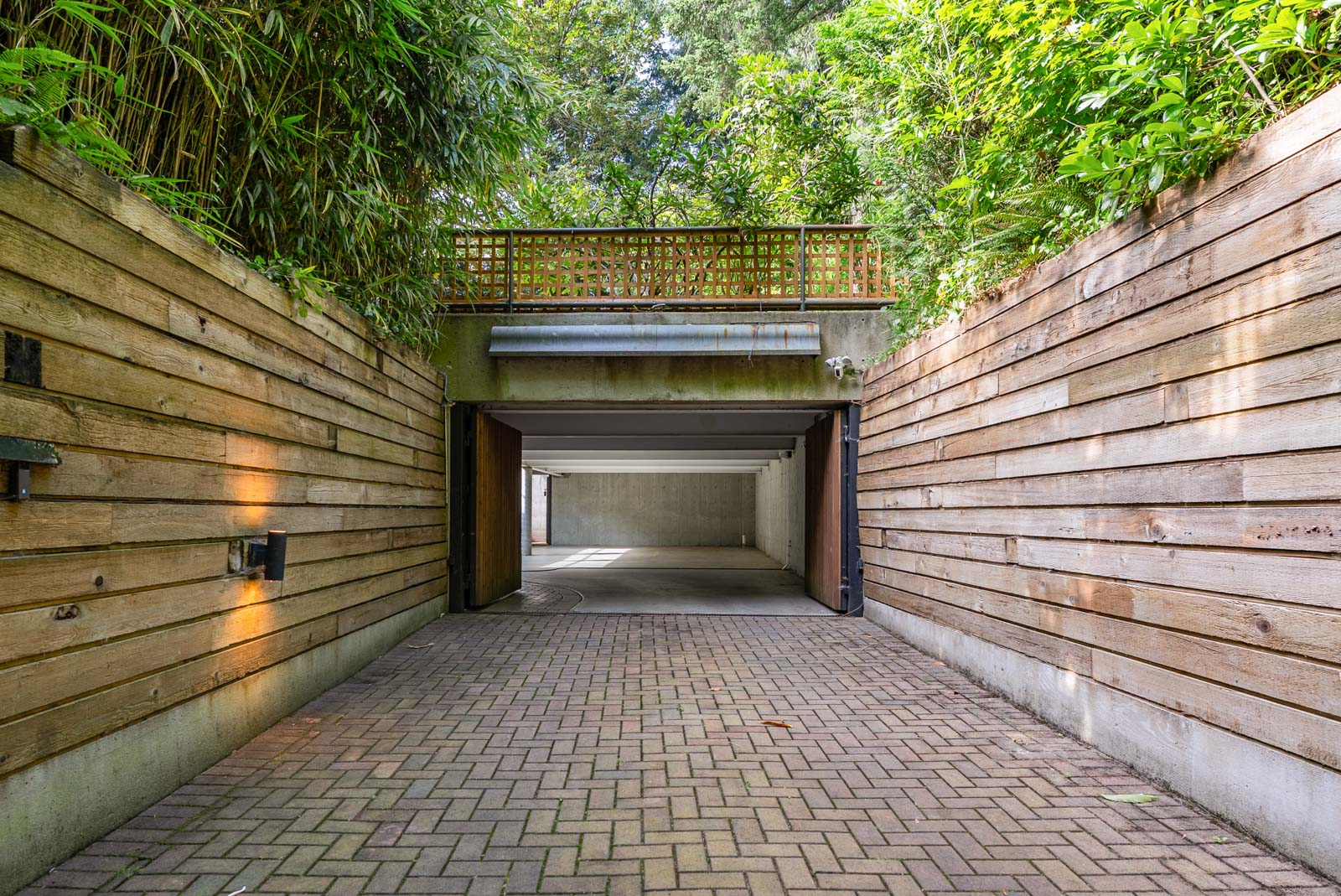 WEST COAST MODERN RESIDENCE IN SENTINEL HILL - Arthur Erickson Residence