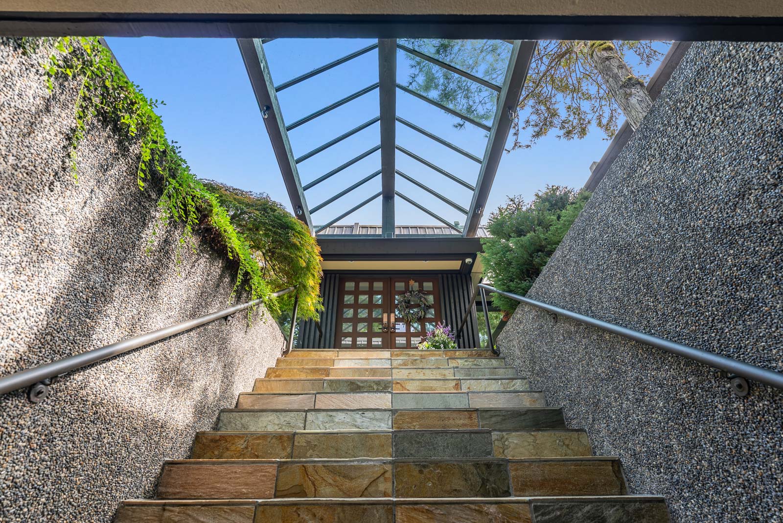 WEST COAST MODERN RESIDENCE IN SENTINEL HILL - Arthur Erickson Residence