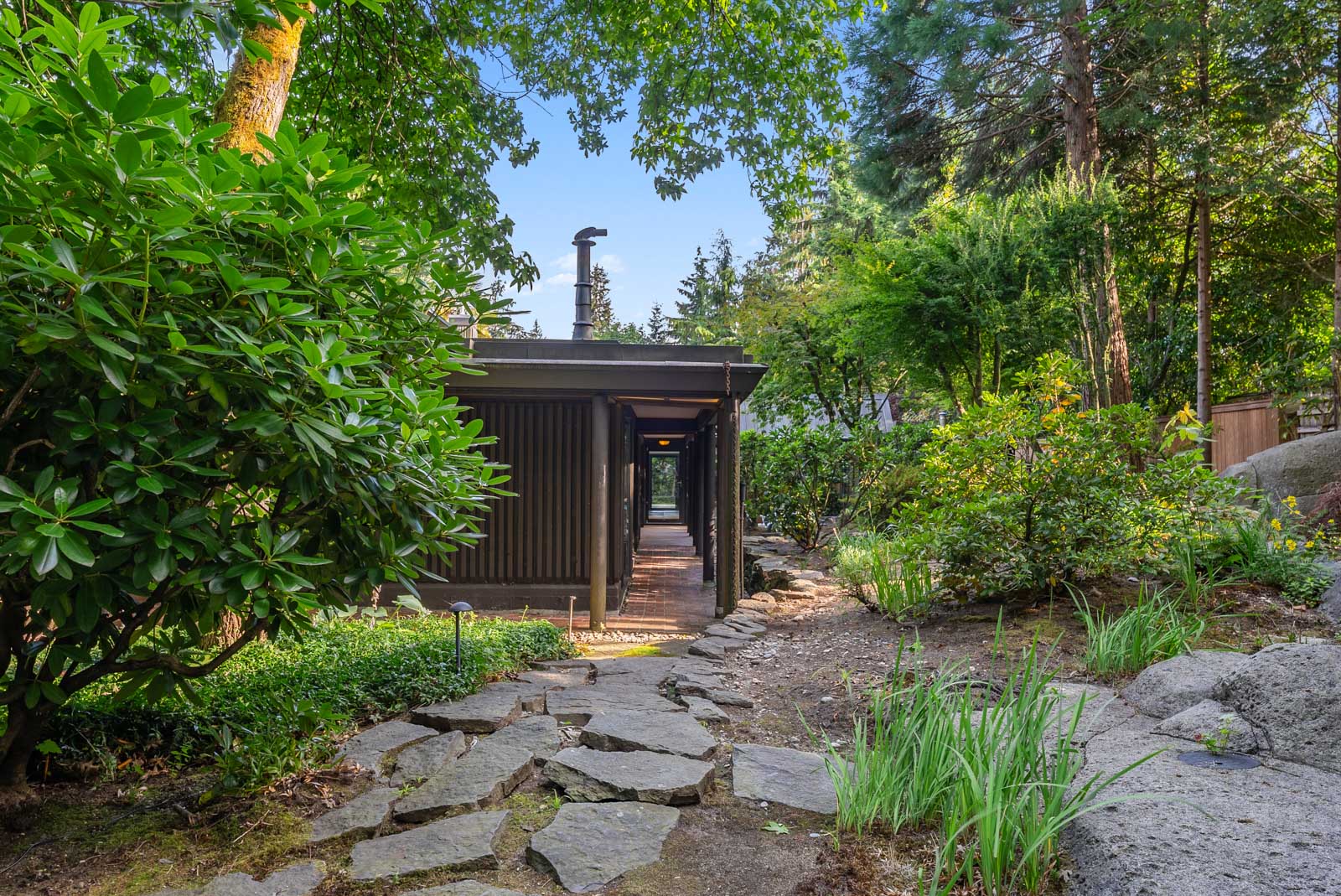 WEST COAST MODERN RESIDENCE IN SENTINEL HILL - Arthur Erickson Residence