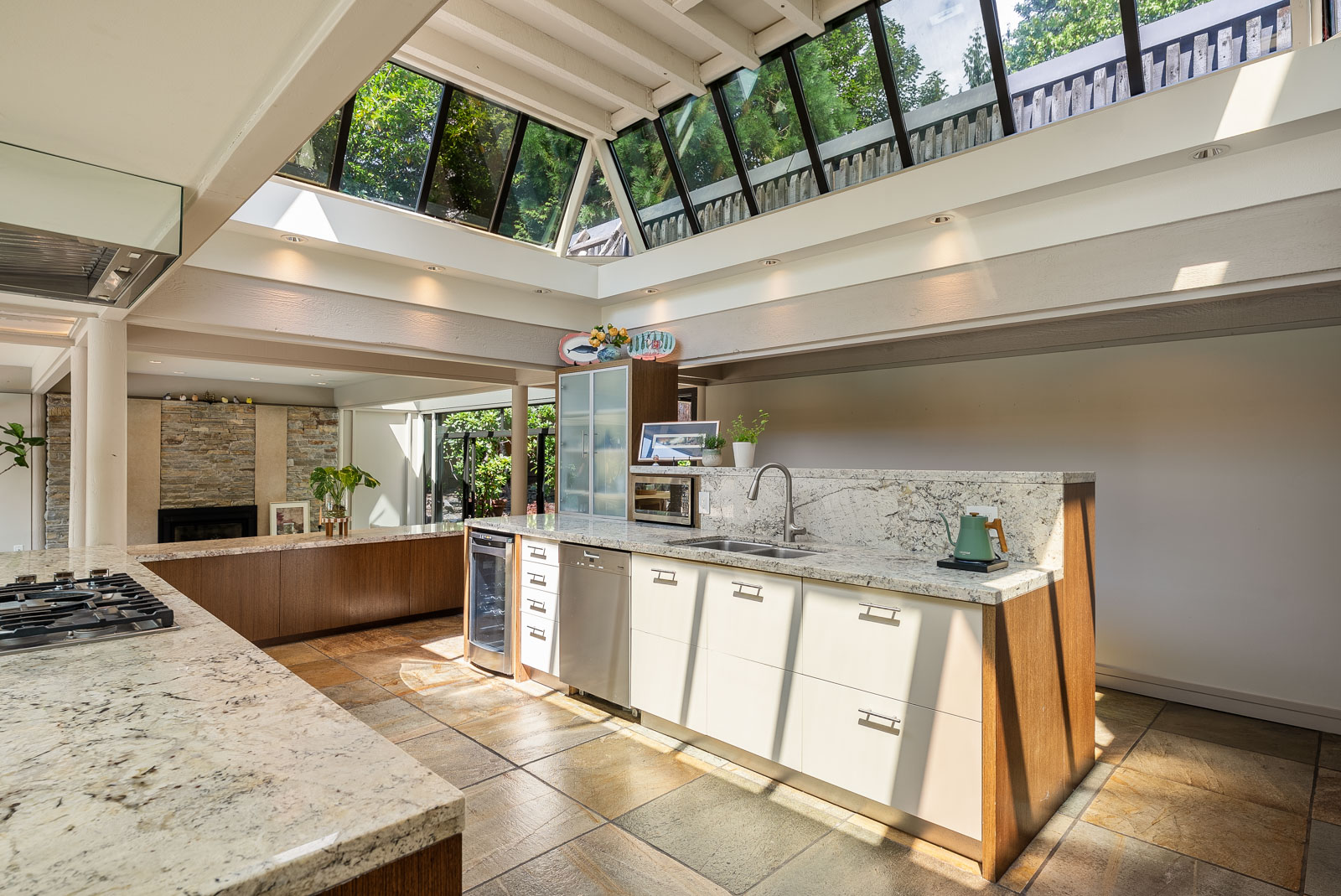 WEST COAST MODERN RESIDENCE IN SENTINEL HILL - Arthur Erickson Residence