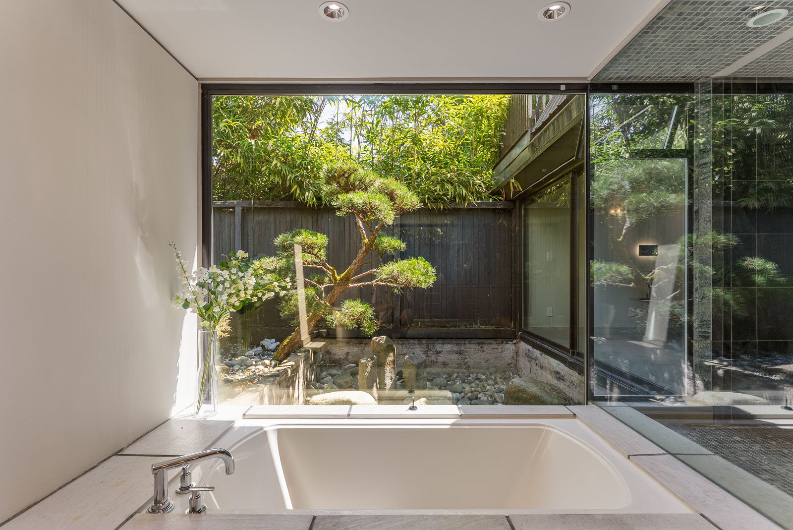 WEST COAST MODERN RESIDENCE IN SENTINEL HILL - Arthur Erickson Residence