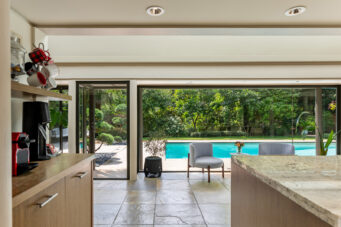 WEST COAST MODERN RESIDENCE IN SENTINEL HILL - Arthur Erickson Residence