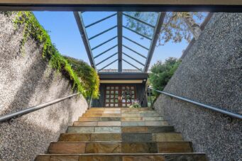 WEST COAST MODERN RESIDENCE IN SENTINEL HILL - Arthur Erickson Residence