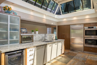 WEST COAST MODERN RESIDENCE IN SENTINEL HILL - Arthur Erickson Residence