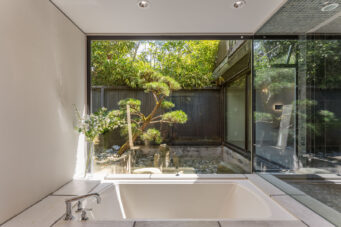 WEST COAST MODERN RESIDENCE IN SENTINEL HILL - Arthur Erickson Residence