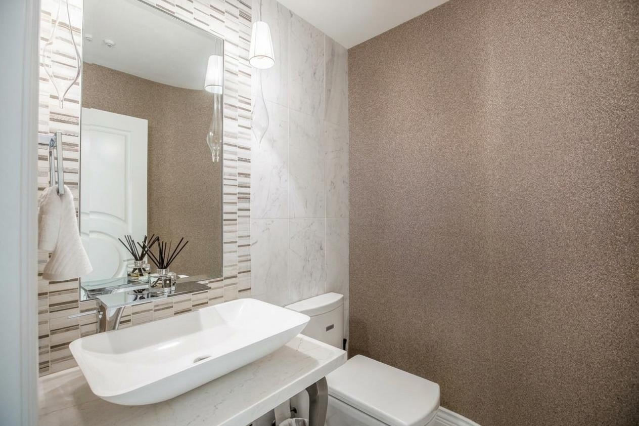 LUXURY RESIDENCE LOCATED IN PRESTIGIOUS CANTERBURY - 1560 Chippendale Court