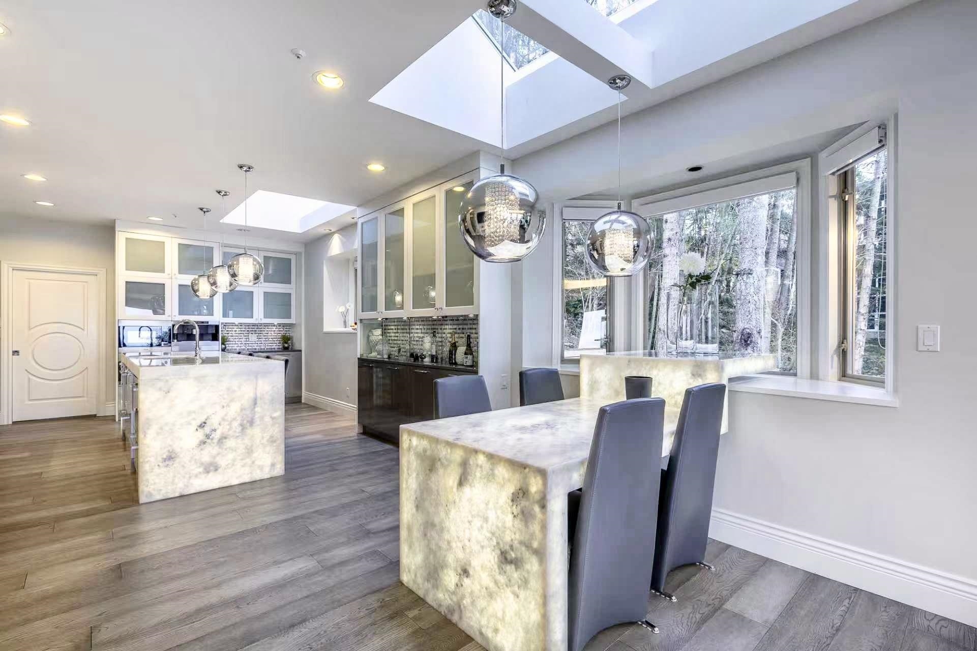 LUXURY RESIDENCE LOCATED IN PRESTIGIOUS CANTERBURY - 1560 Chippendale Court