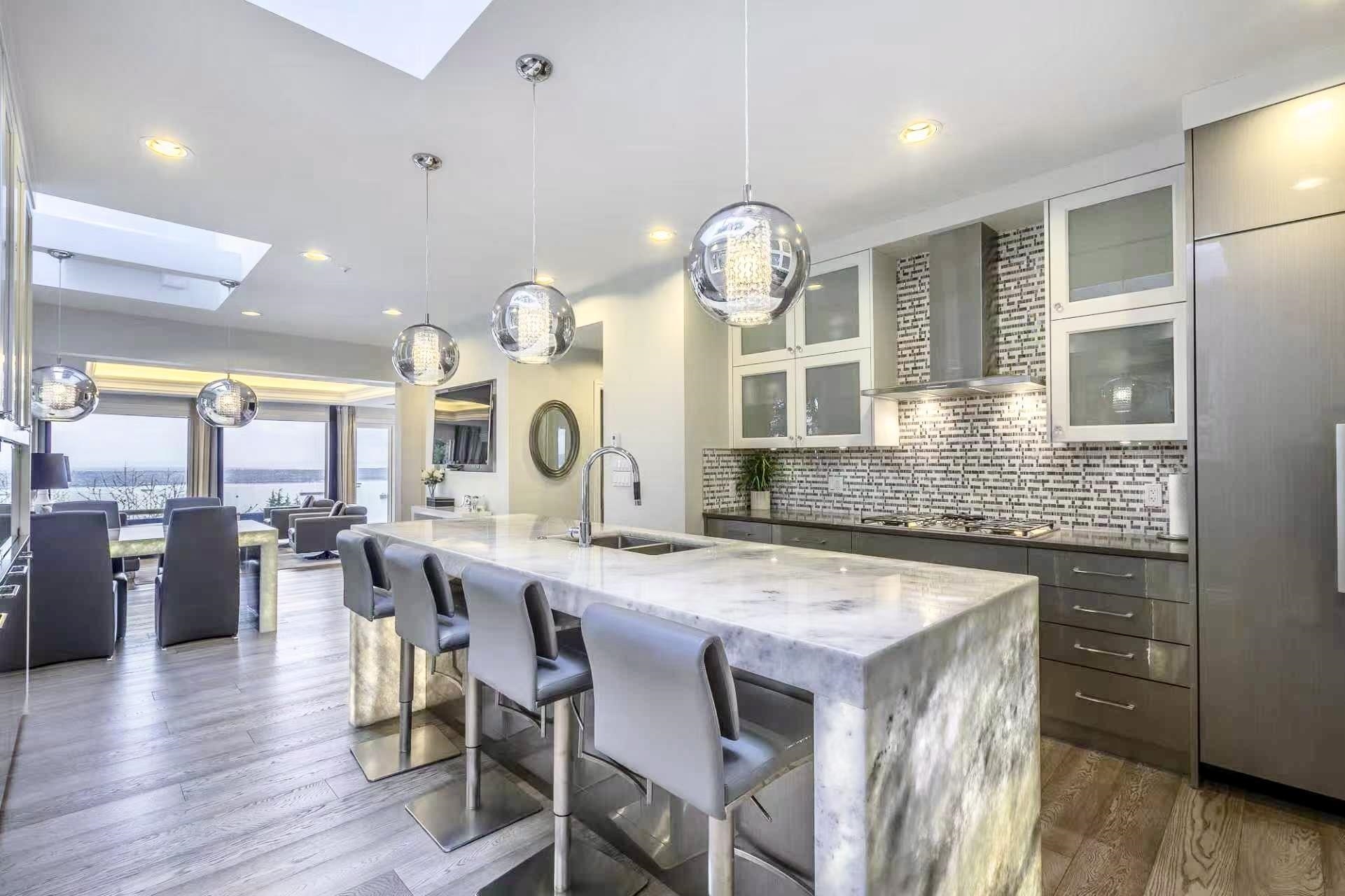 LUXURY RESIDENCE LOCATED IN PRESTIGIOUS CANTERBURY - 1560 Chippendale Court