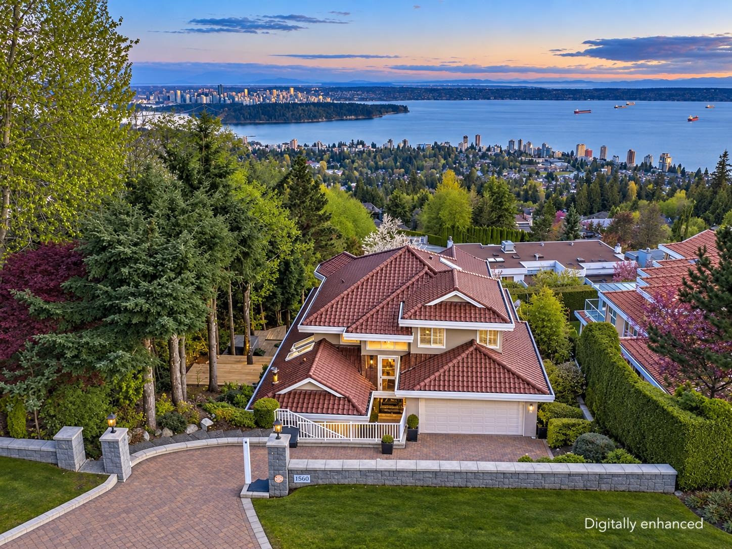 LUXURY RESIDENCE LOCATED IN PRESTIGIOUS CANTERBURY - 1560 Chippendale Court