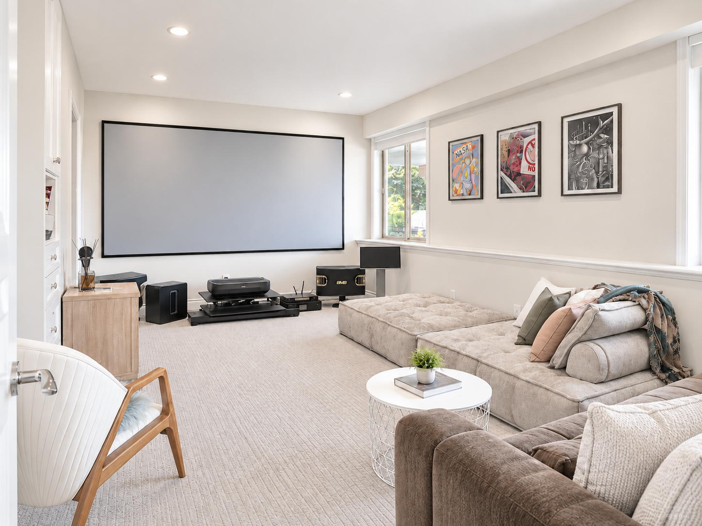 LUXURY RESIDENCE LOCATED IN PRESTIGIOUS CANTERBURY - 1560 Chippendale Court
