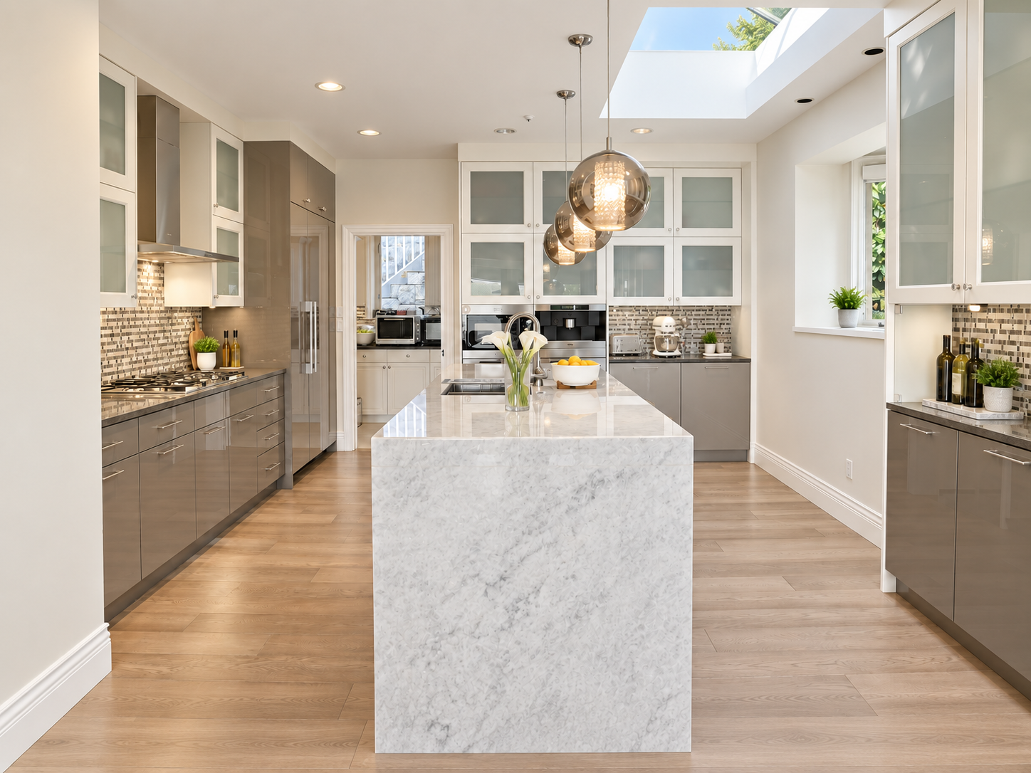 LUXURY RESIDENCE LOCATED IN PRESTIGIOUS CANTERBURY - 1560 Chippendale Court