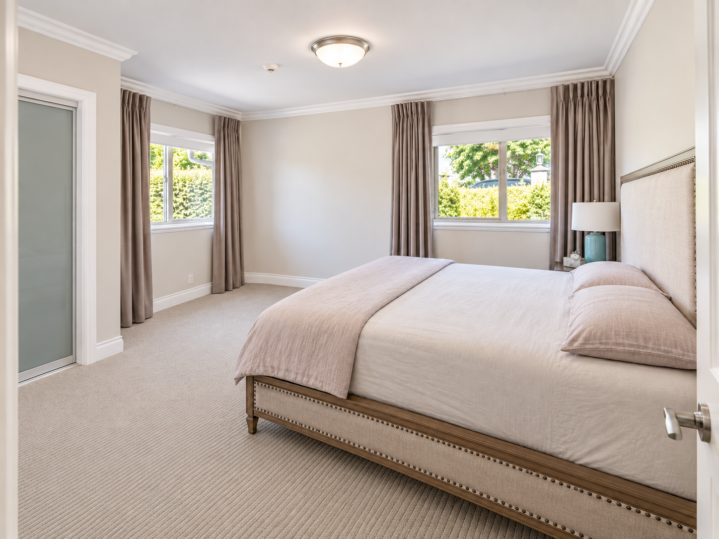 LUXURY RESIDENCE LOCATED IN PRESTIGIOUS CANTERBURY - 1560 Chippendale Court