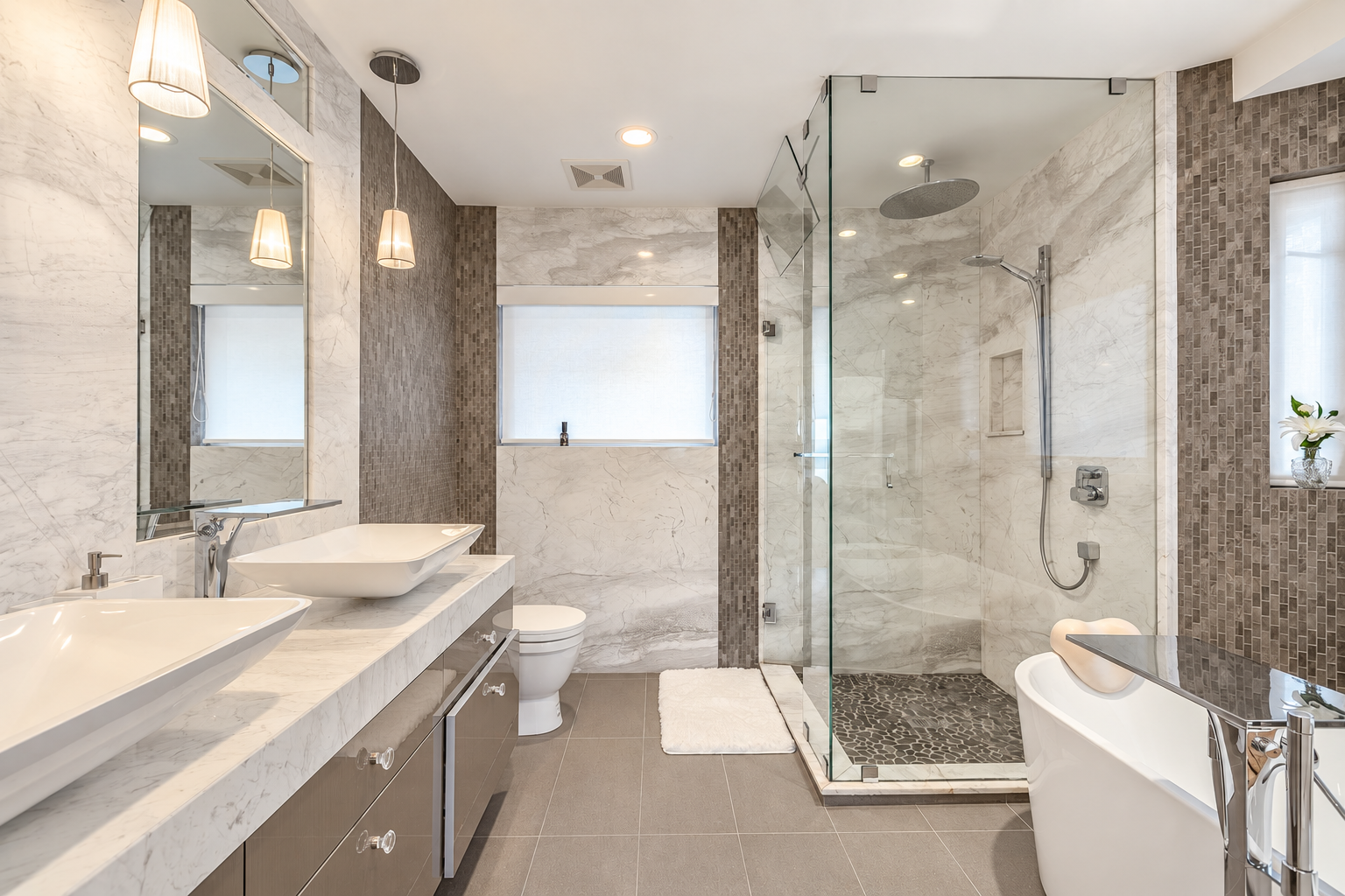 LUXURY RESIDENCE LOCATED IN PRESTIGIOUS CANTERBURY - 1560 Chippendale Court