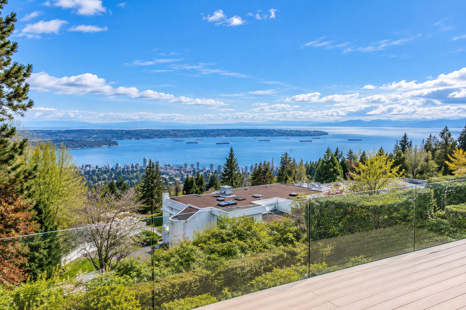 LUXURY RESIDENCE LOCATED IN PRESTIGIOUS CANTERBURY - 1560 Chippendale Court