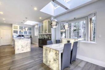 LUXURY RESIDENCE LOCATED IN PRESTIGIOUS CANTERBURY - 1560 Chippendale Court
